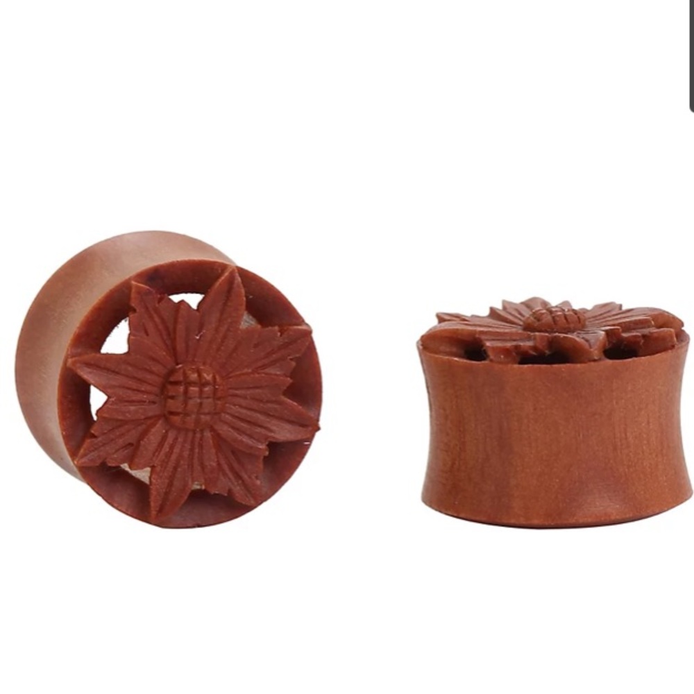 NWT Urban Star Carved Wood Ear Tunnels